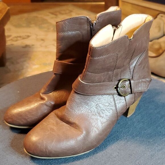 Brown Wrap Strap Ankle Booties US 9M Medium Zip Up Rina Boots Excellent - Picture 1 of 9